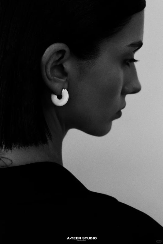 Large Hoops vs. Small Hoops: How to Style Them?