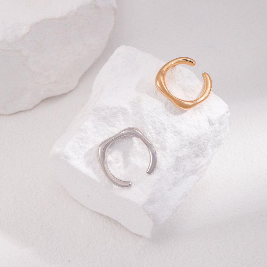 „Luna Curve“ – Verstellbarer Ring mit fließender Kurve