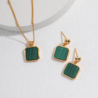 „EMERALDINE“ – Quadratische Malachit-Ohrringe