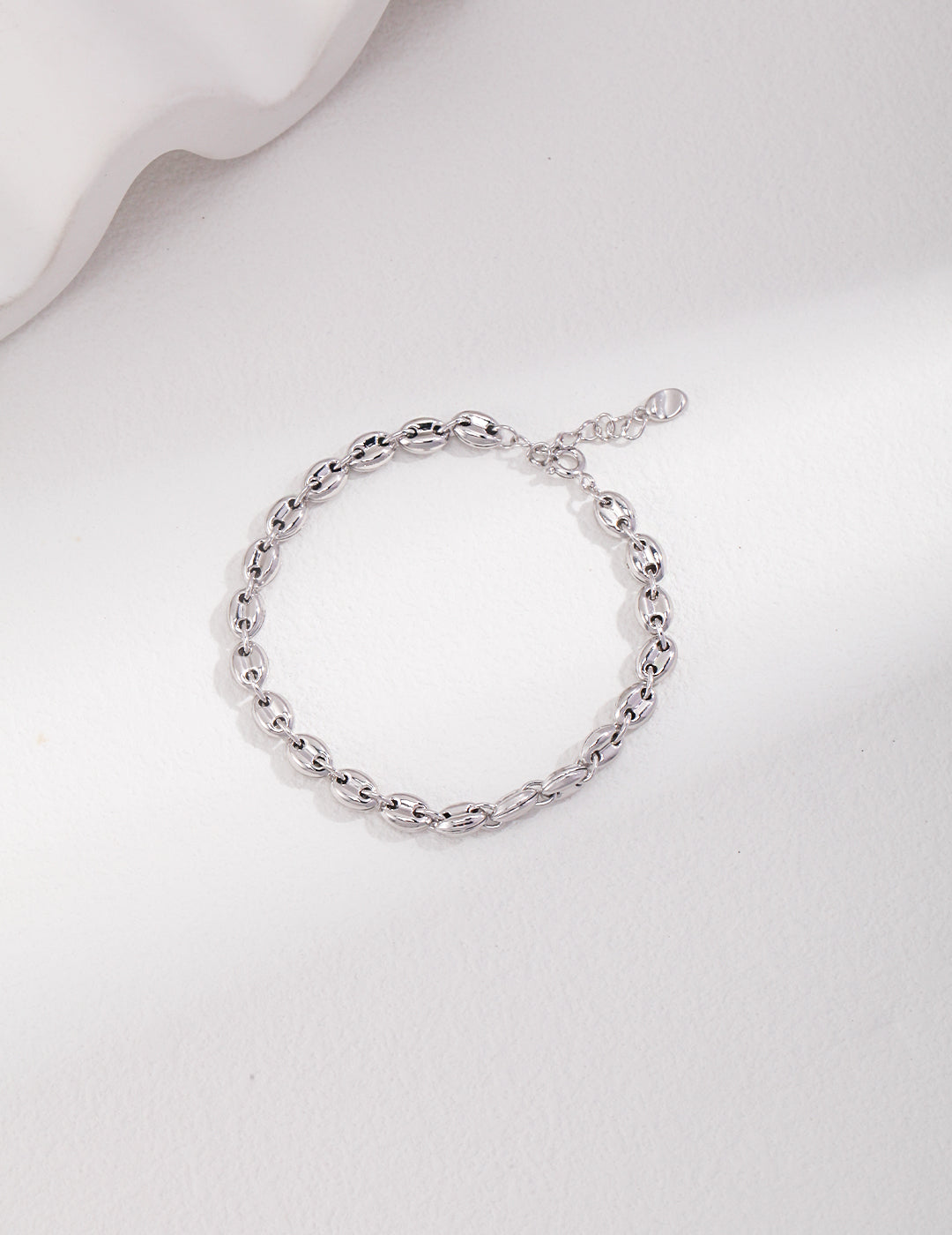 “MILO“ – Klassisches Armband mit verflochtenen ovalen Gliedern