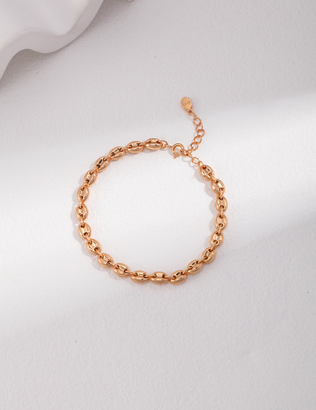 “MILO“ – Klassisches Armband mit verflochtenen ovalen Gliedern