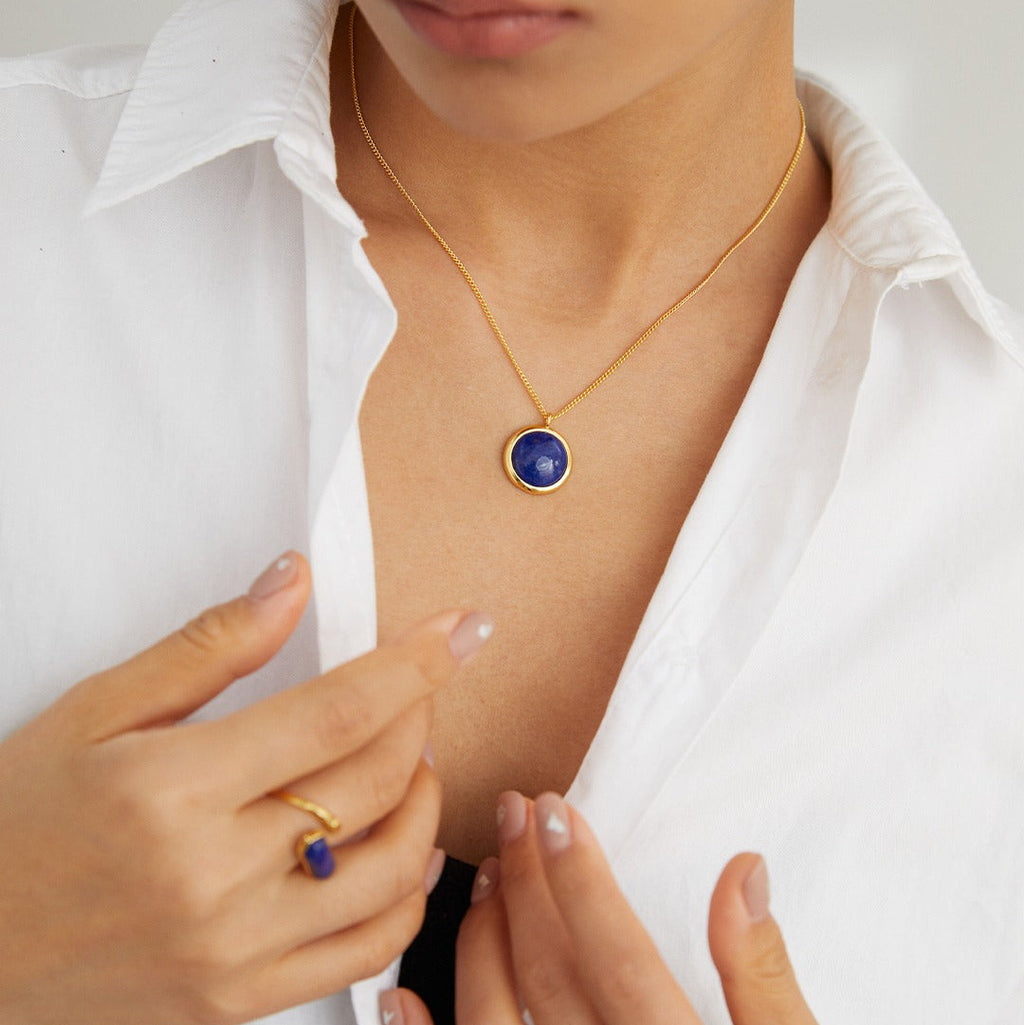 „Celeste“ – Halskette mit Lapislazuli-Anhänger