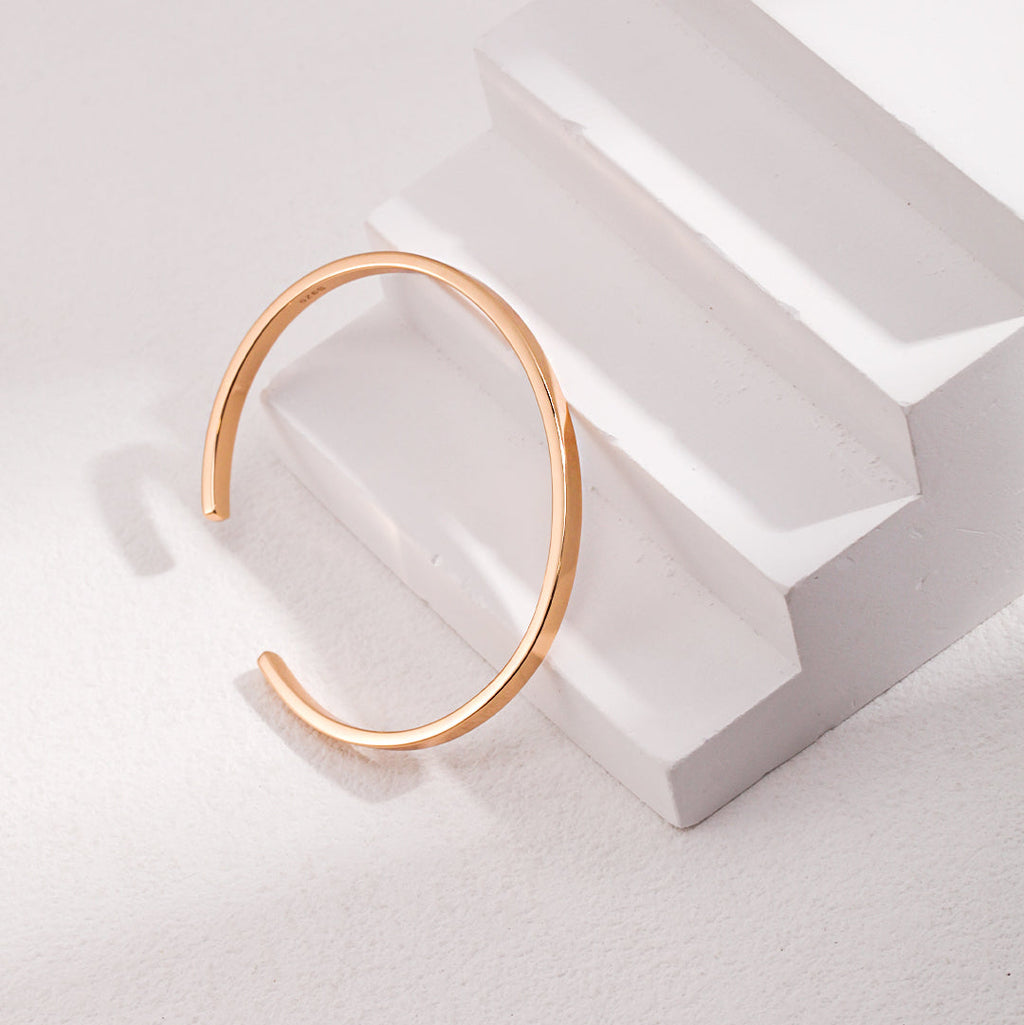 „ARC“ – Klassische offene Armspange mit sanfter Kurve