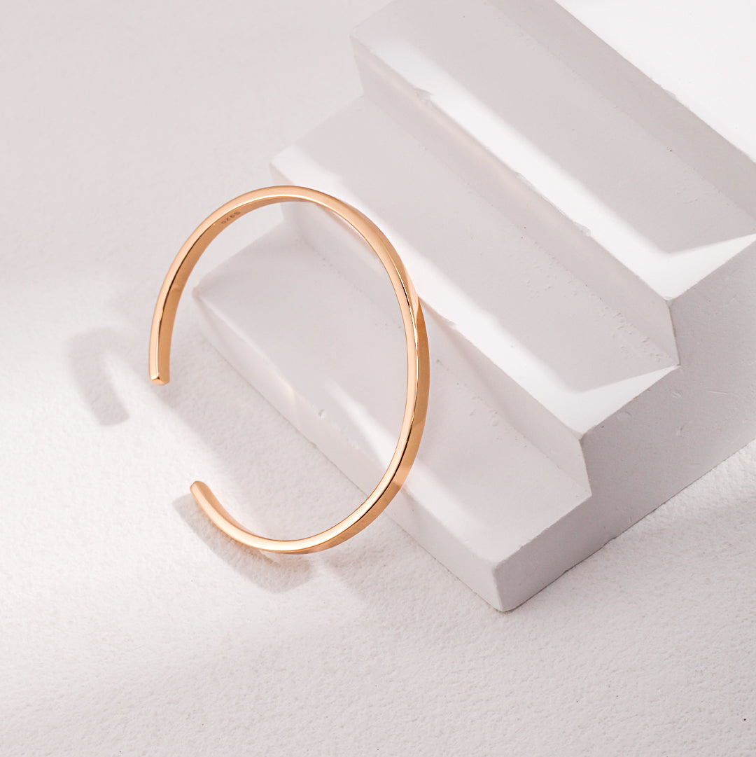 „ARC“ – Klassische offene Armspange mit sanfter Kurve