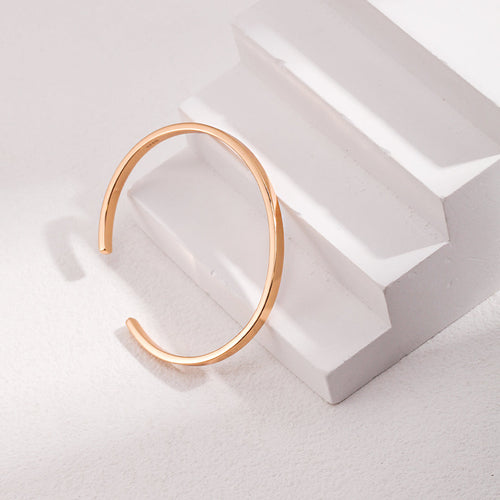 „ARC“ – Klassische offene Armspange mit sanfter Kurve