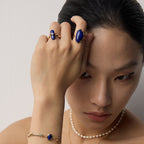 „VORON“ – Energie-Ring mit Naturstein-Lapislazuli in Kristallturm-Form