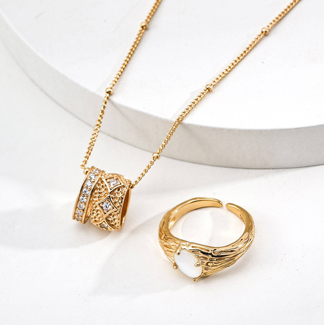„STELLARE“ – Vintage-Halskette mit Doppelring-Anhänger