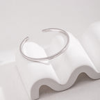 „ARC“ – Klassische offene Armspange mit sanfter Kurve