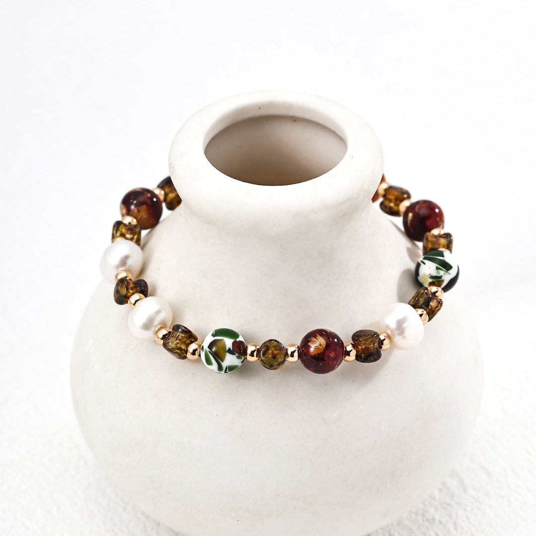 „FLORETTA“ – Armband im Vintage-Stil mit Perlen, tschechischem Glas & Muschelperlen