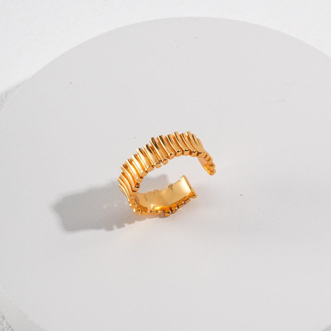 Moderner Damenring aus 925 Silber mit 18K Vergoldung – architektonischer Stil