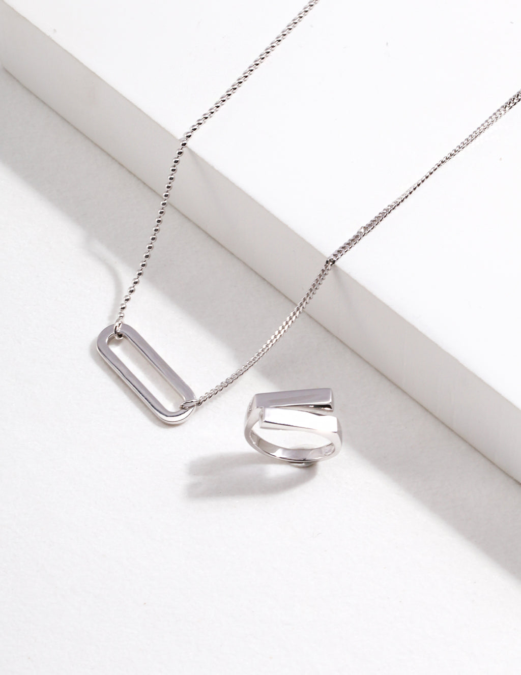 Ring kombiniert mit Kette – minimalistisches Silber-Schmuckset